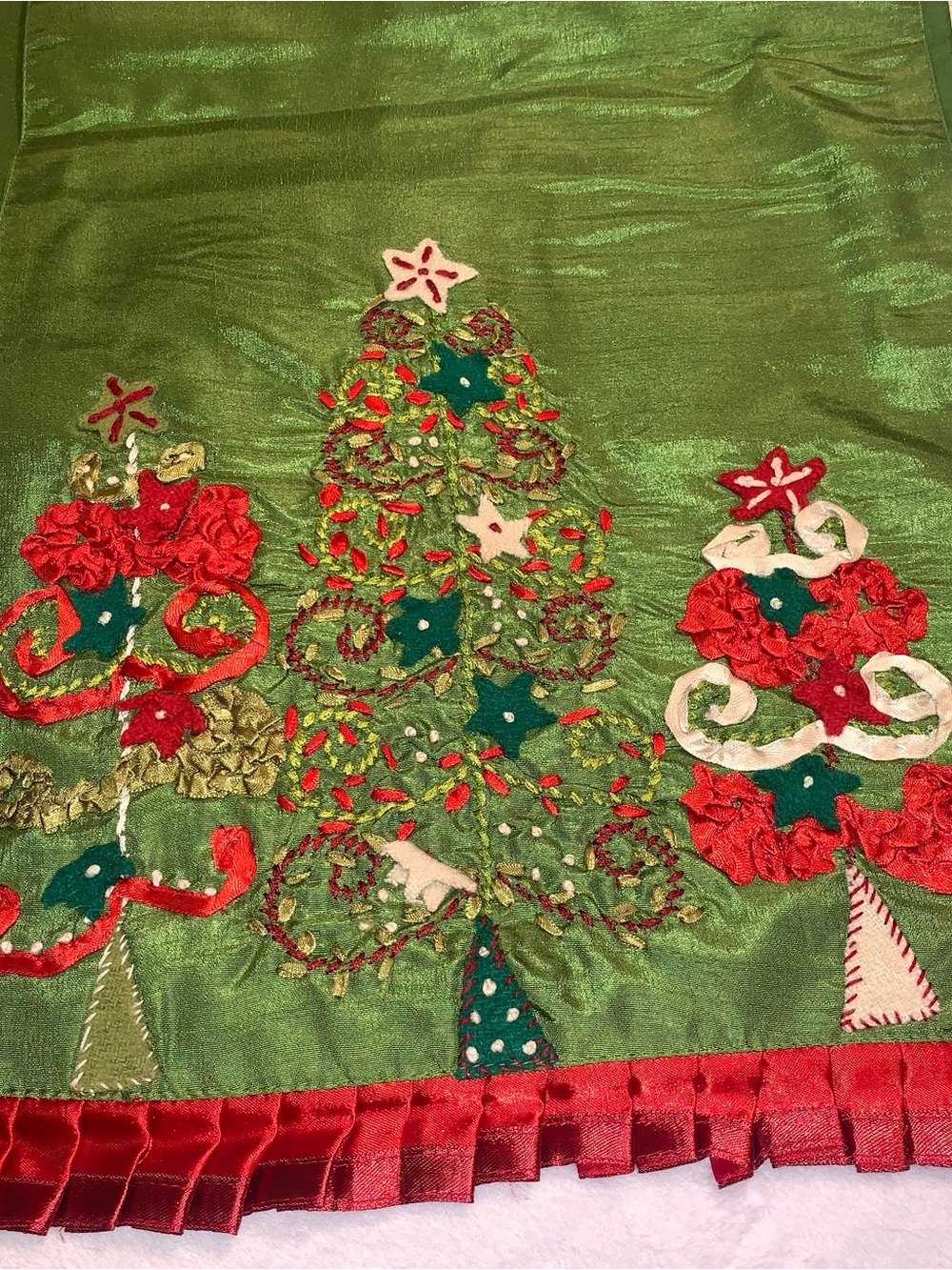 Pier 1 Imports Holiday Table Runner Green Ribbon Christmas Trees 13”x 72” Luxury